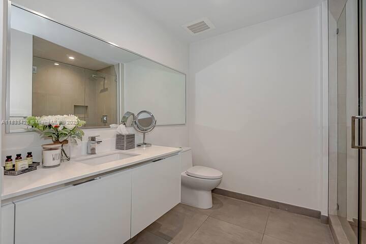 COSTA HOLLYWOOD CONDO - Residential