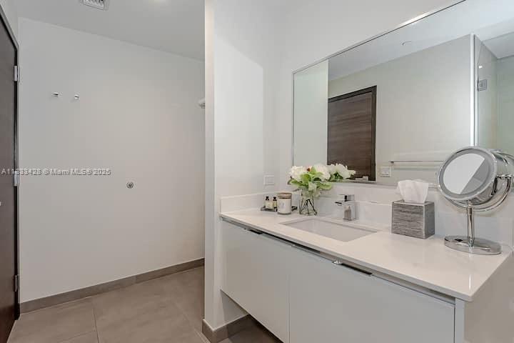 COSTA HOLLYWOOD CONDO - Residential