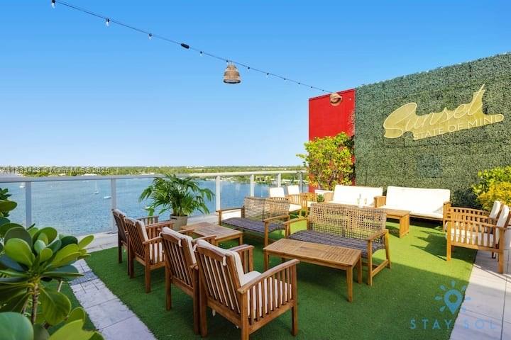 COSTA HOLLYWOOD CONDO - Residential