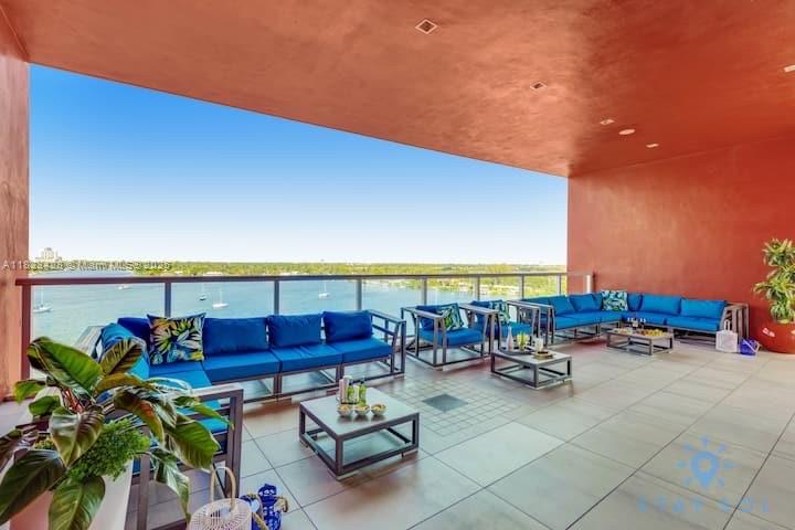 COSTA HOLLYWOOD CONDO - Residential