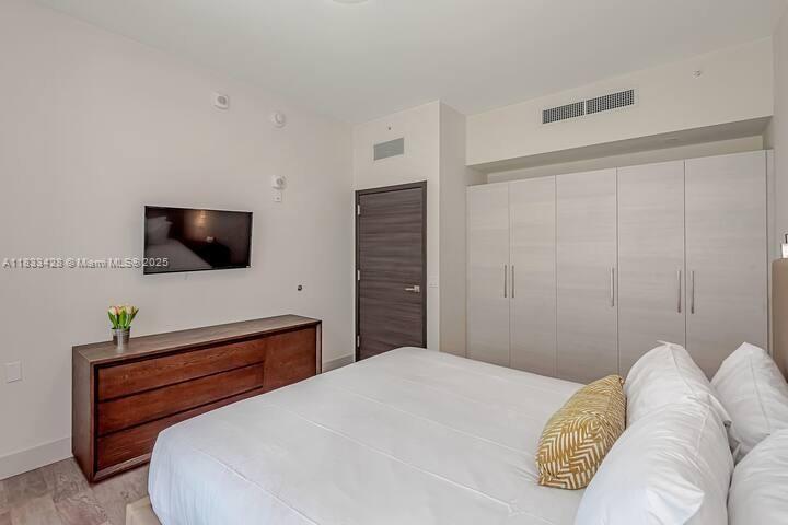 COSTA HOLLYWOOD CONDO - Residential