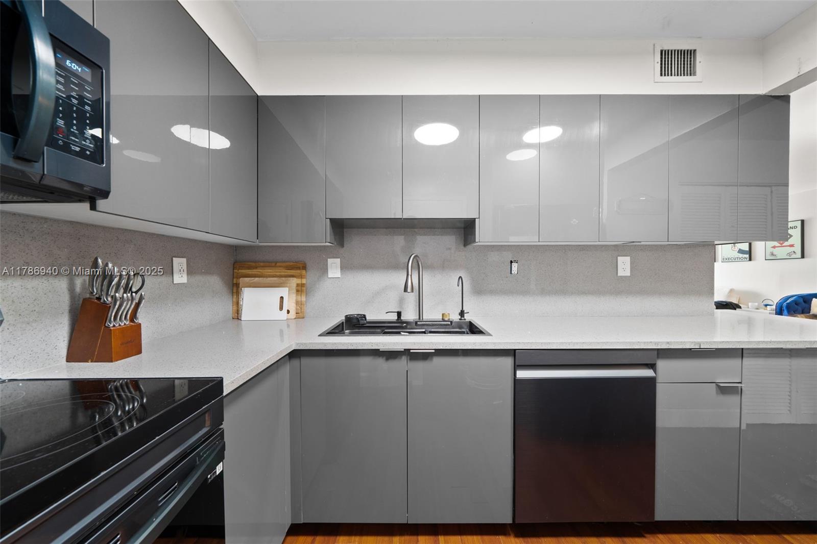Photo 1 of 17800 Atlantic Blvd 402, Sunny Isles Beach, Florida, $415,000, Web #: 11786940