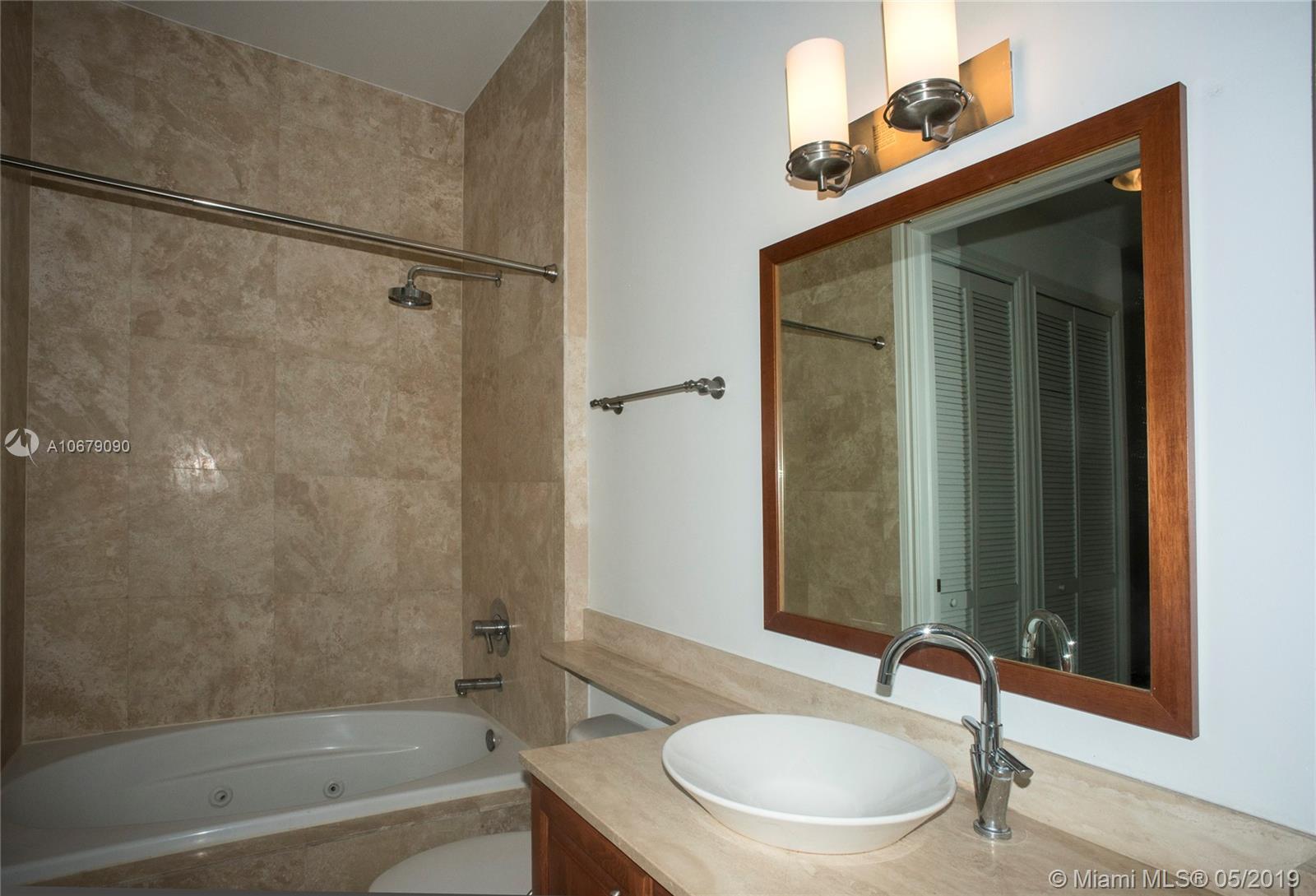 THE PONCE TOWER CONDO - Residential