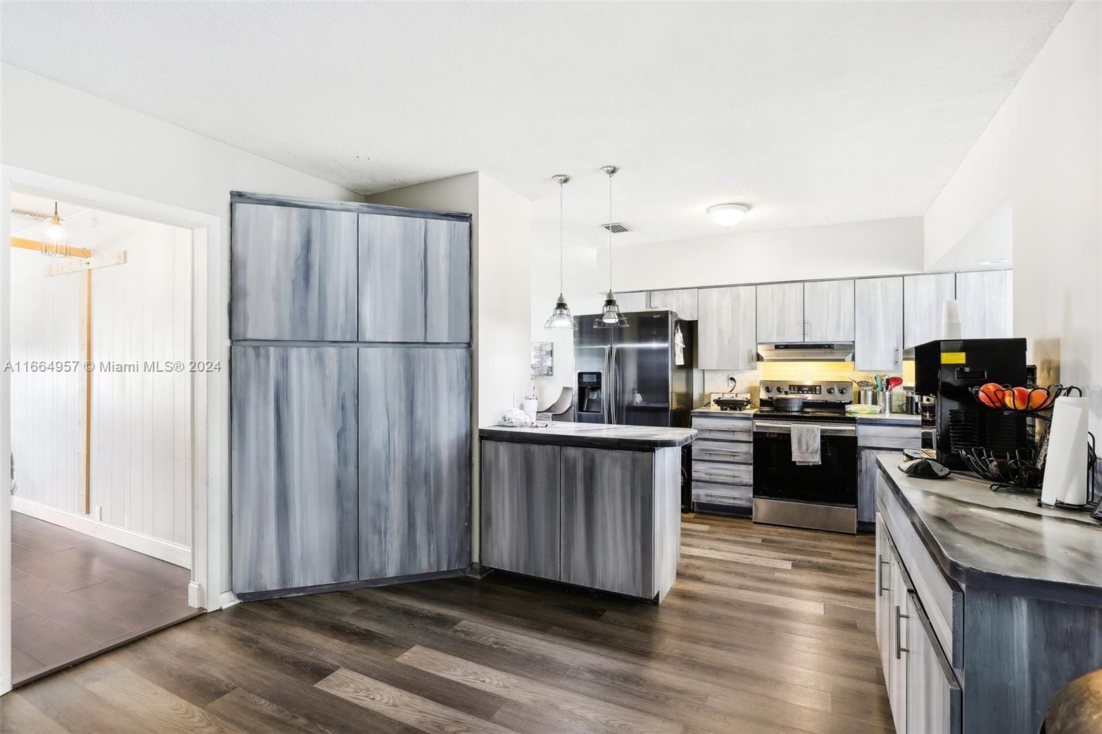 HOLLYWOOD HILLS AMEN PLAT - Residential