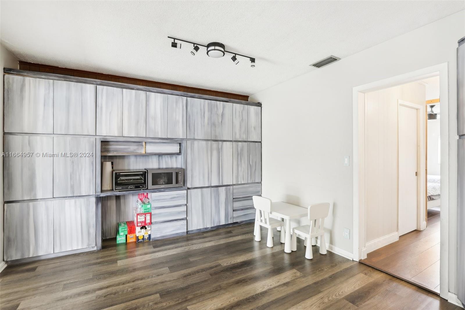 HOLLYWOOD HILLS AMEN PLAT - Residential