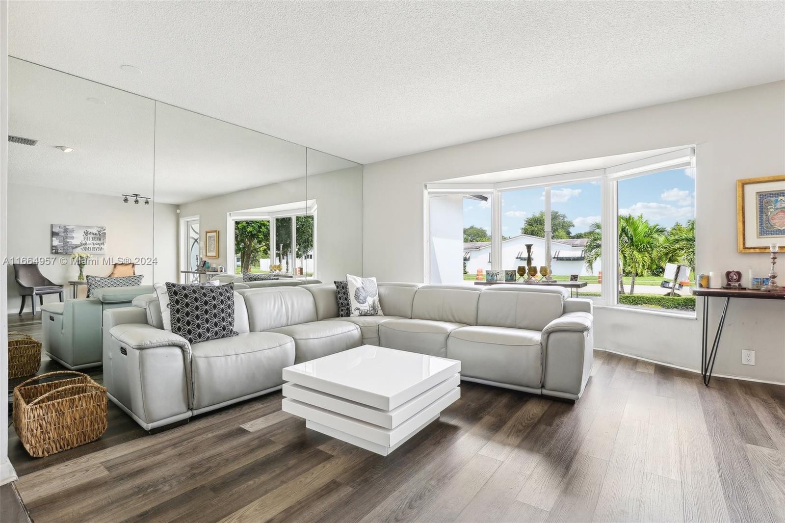 HOLLYWOOD HILLS AMEN PLAT - Residential