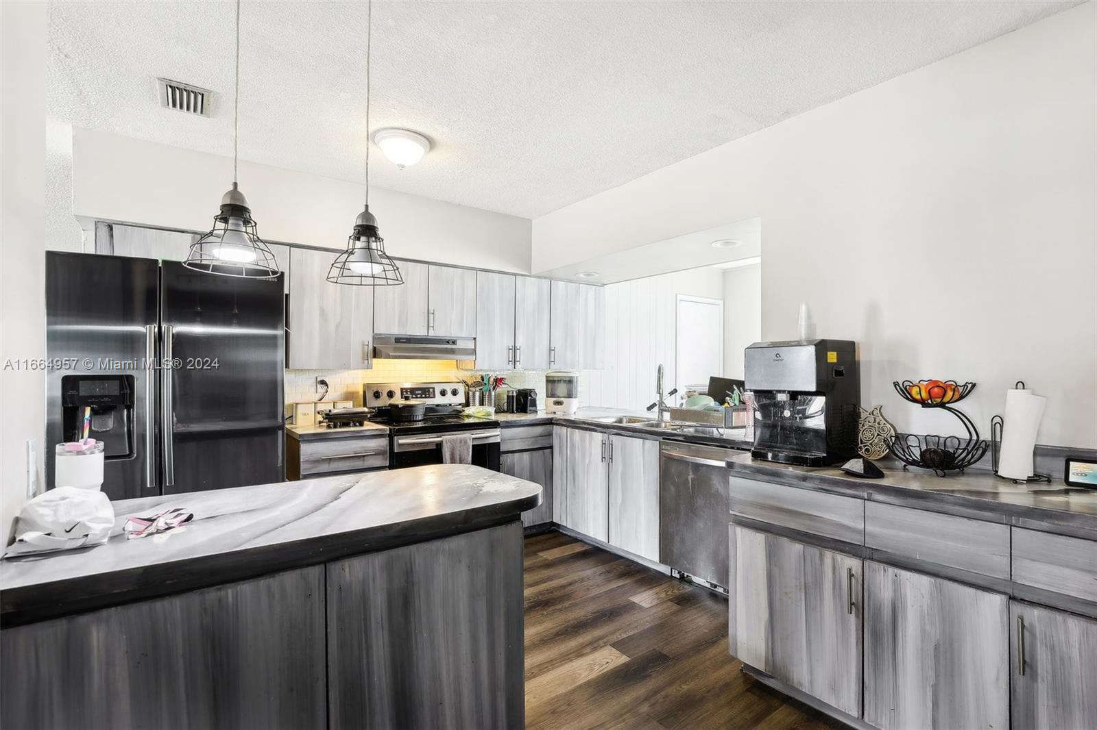 HOLLYWOOD HILLS AMEN PLAT - Residential
