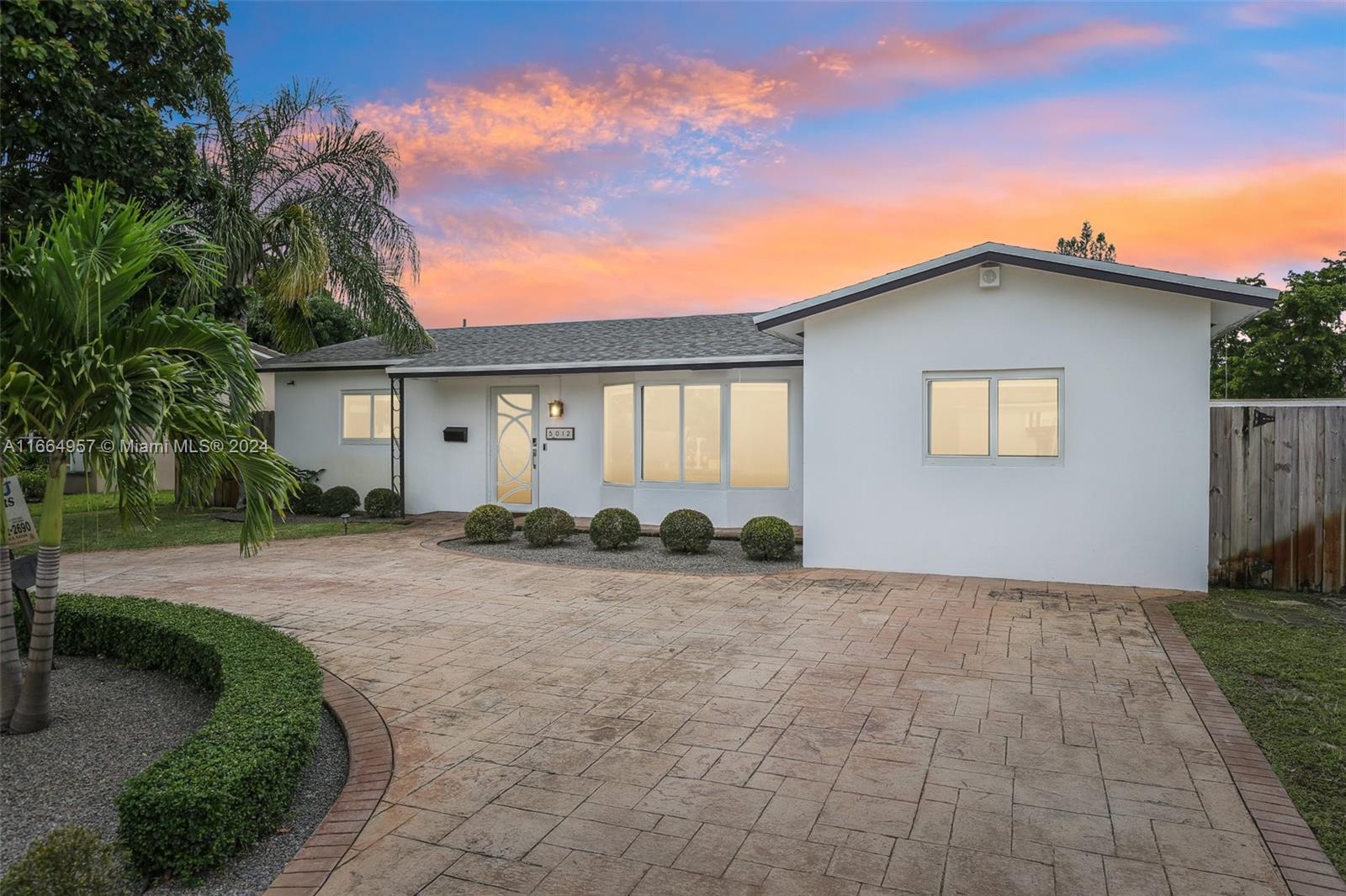 HOLLYWOOD HILLS AMEN PLAT - Residential