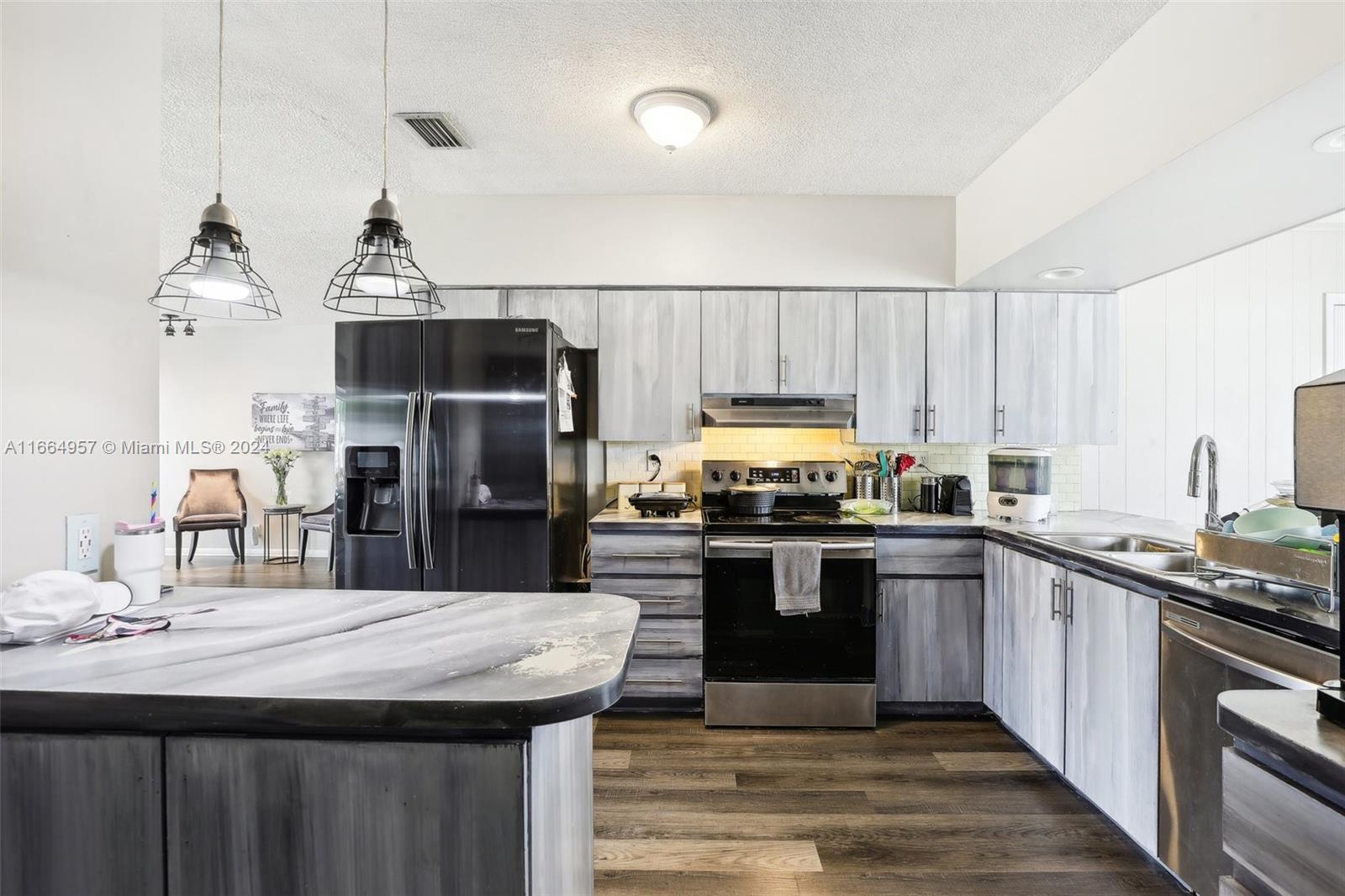 HOLLYWOOD HILLS AMEN PLAT - Residential