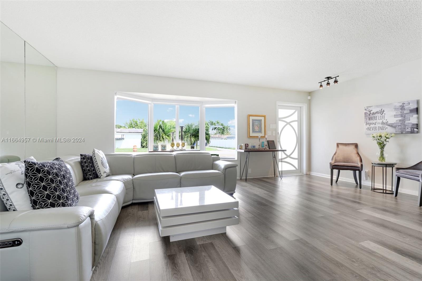 HOLLYWOOD HILLS AMEN PLAT - Residential
