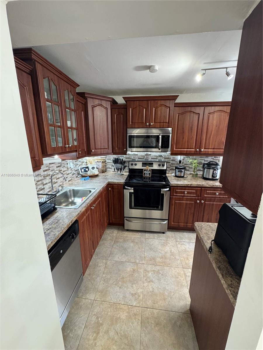 1570 W 46th St 232