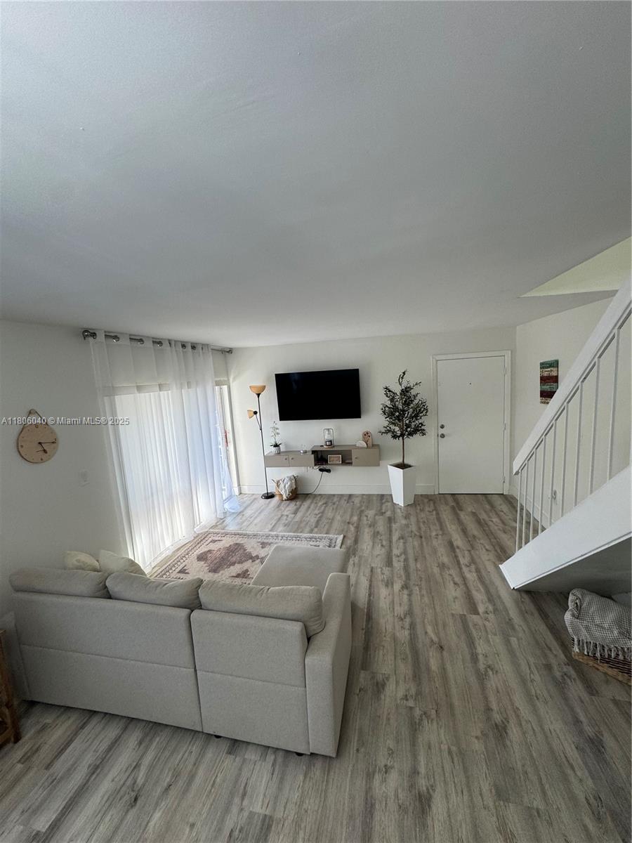 1570 W 46th St 232