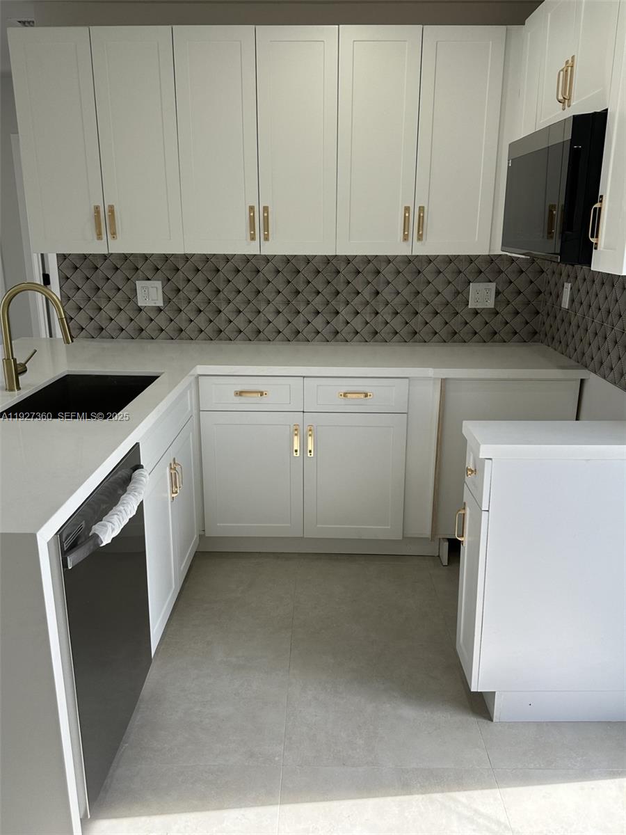 WESTWOOD LAKE 9TH ADDN - Residential