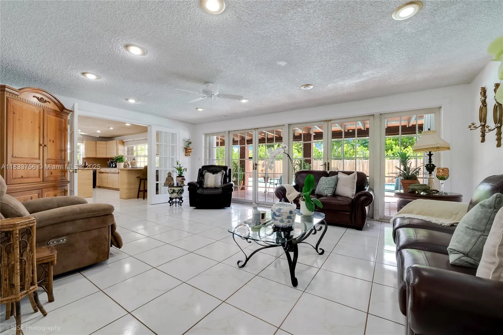 Miami, Florida 33165, United States, 4 Bedrooms Bedrooms, ,3 BathroomsBathrooms,Residential,Active,165716