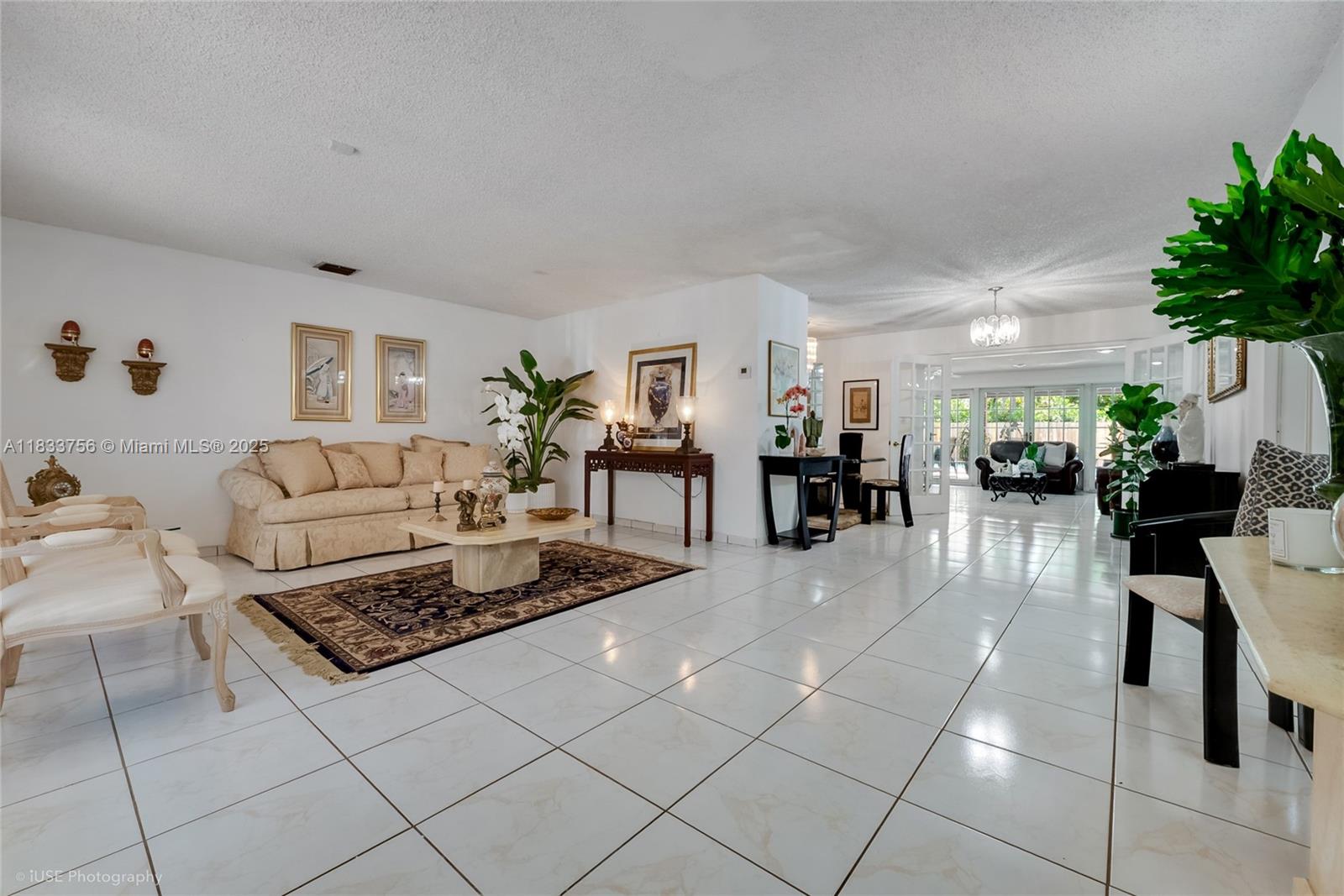 4235 SW 97th Ave, Miami, FL, 33165/$1,190,000 3 4235 SW 97th Ave