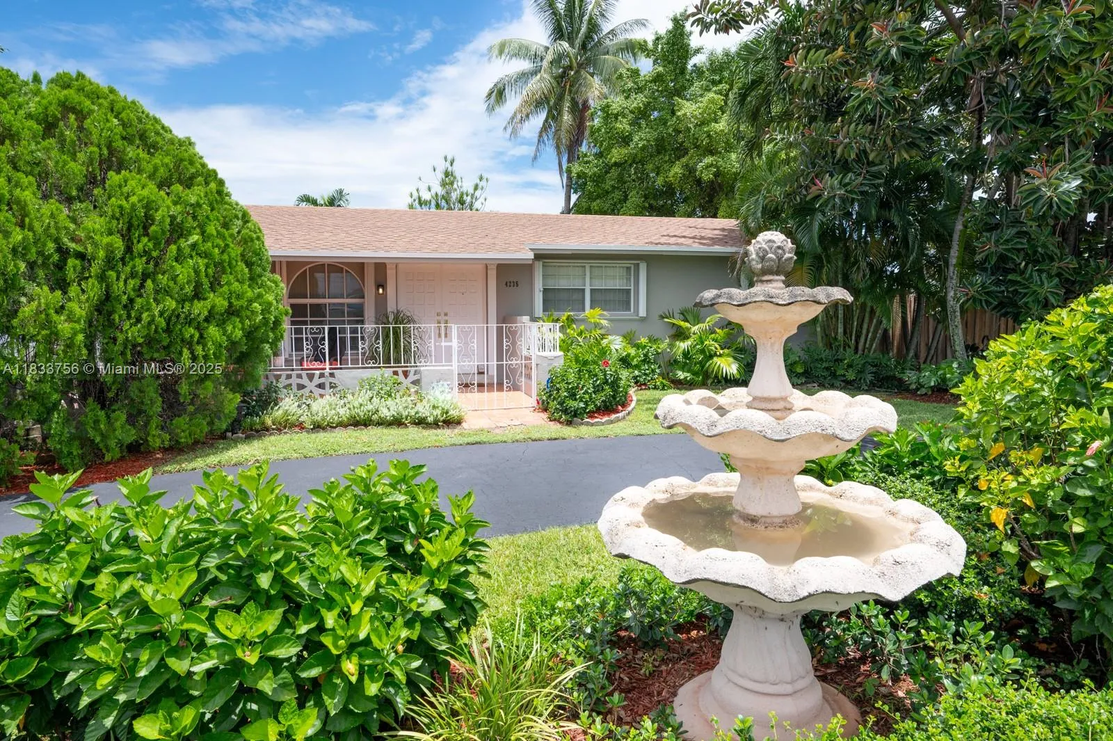 Miami, Florida 33165, United States, 4 Bedrooms Bedrooms, ,3 BathroomsBathrooms,Residential,Active,165716