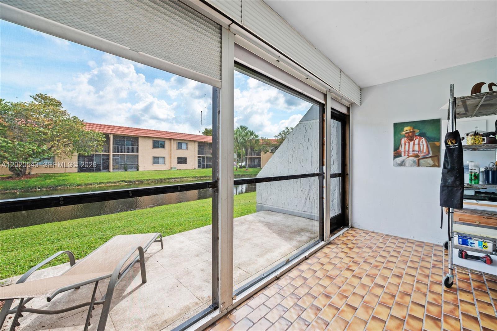 BUILDING SIX OF RACQUET C - Residential
