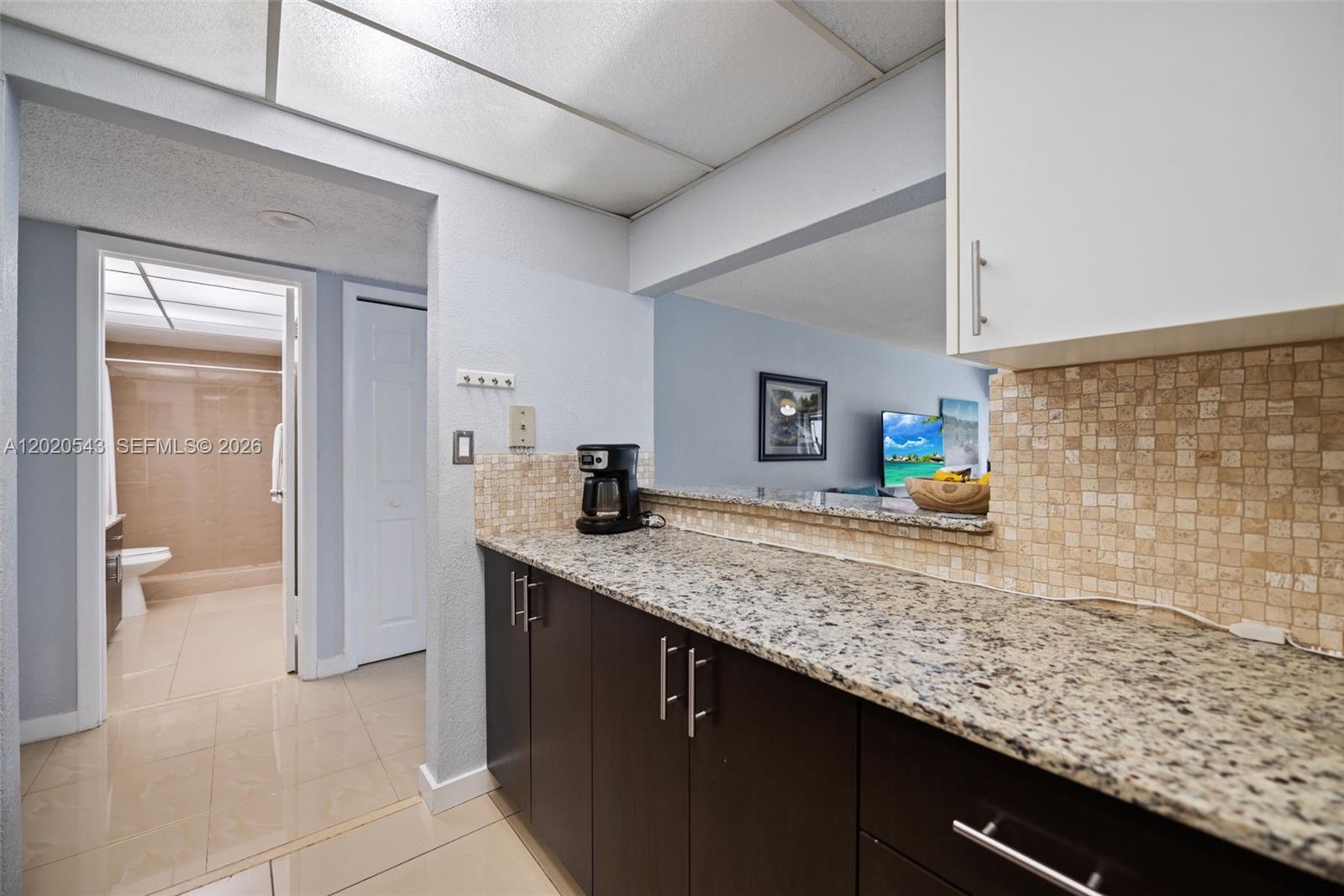 BUILDING SIX OF RACQUET C - Residential