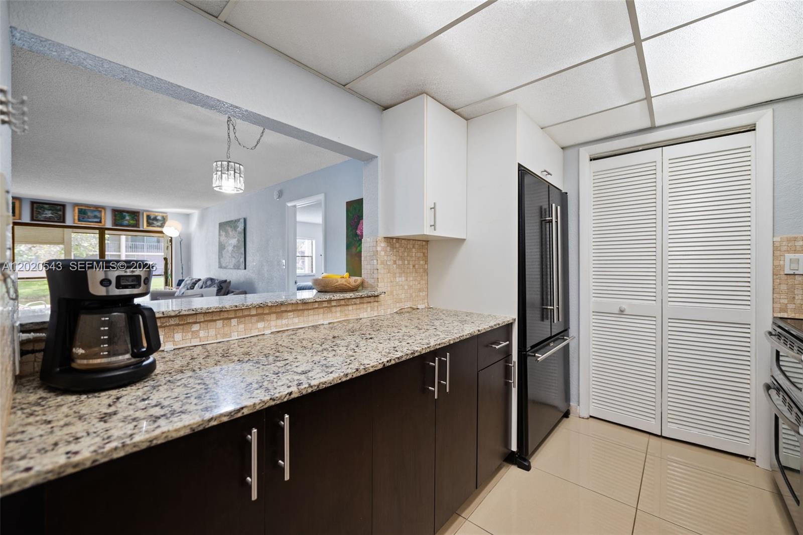 BUILDING SIX OF RACQUET C - Residential
