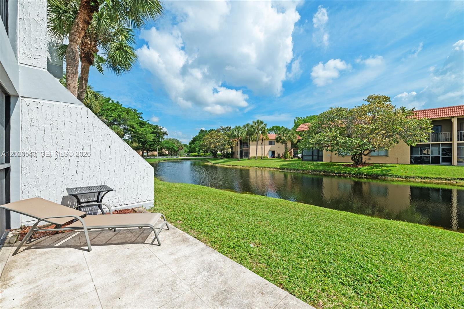 BUILDING SIX OF RACQUET C - Residential