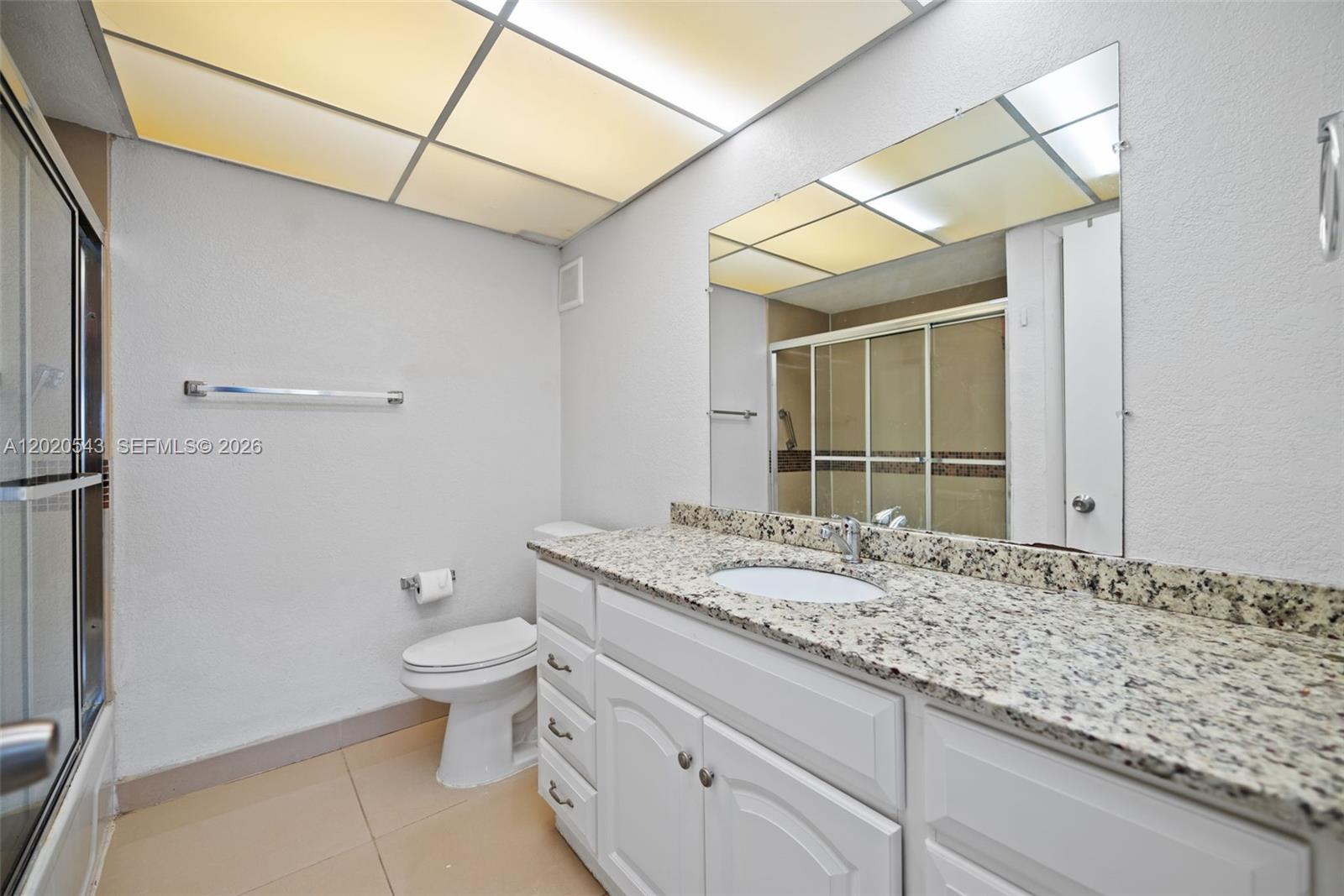 BUILDING SIX OF RACQUET C - Residential