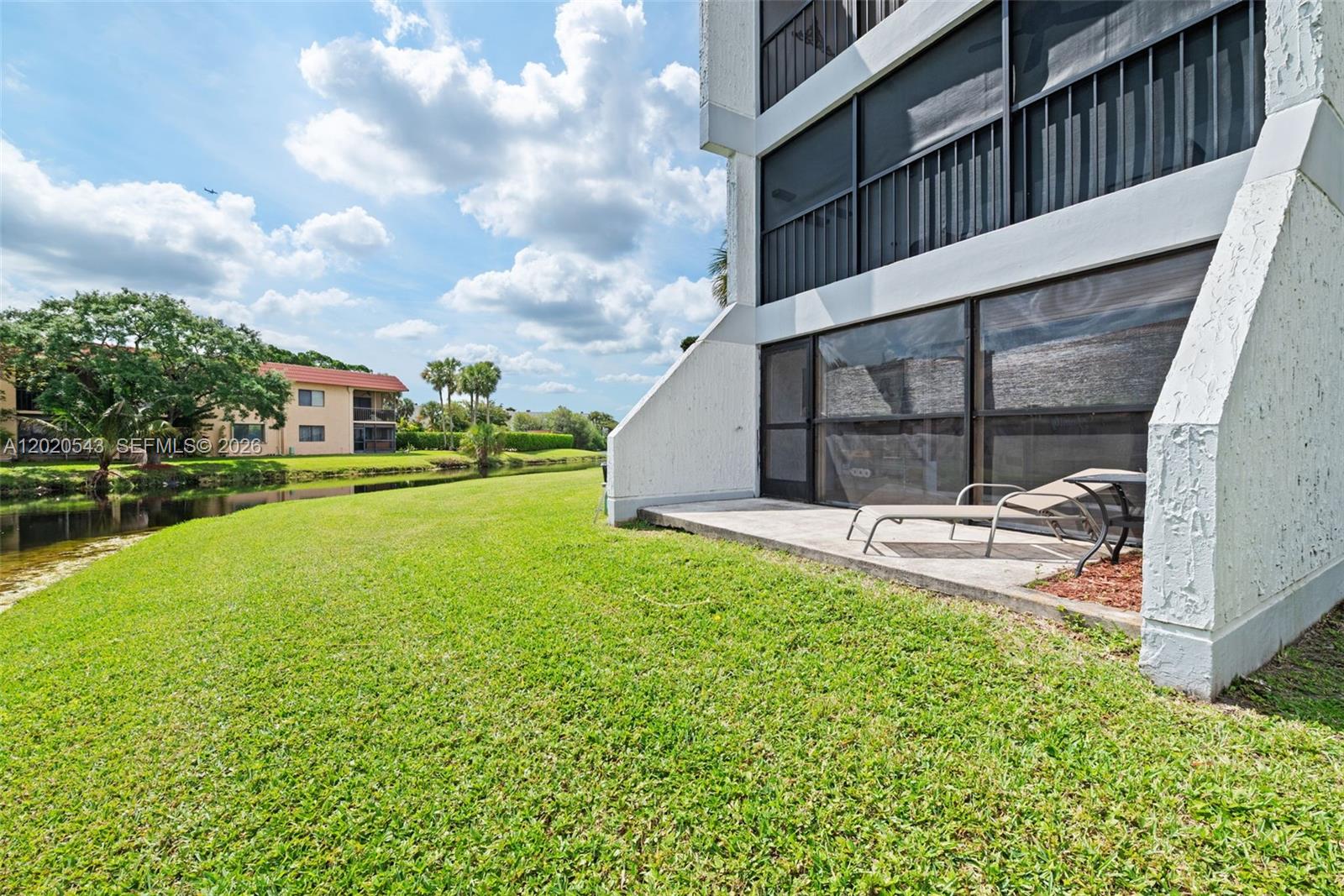 BUILDING SIX OF RACQUET C - Residential
