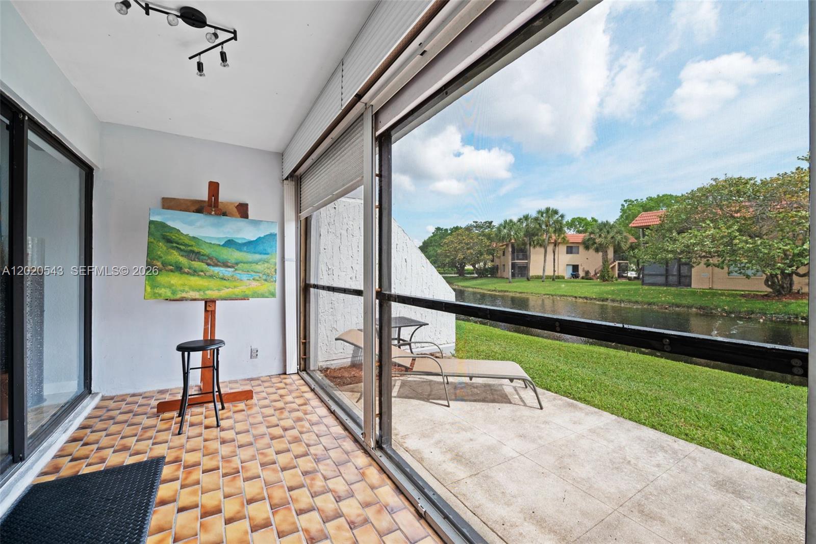 BUILDING SIX OF RACQUET C - Residential