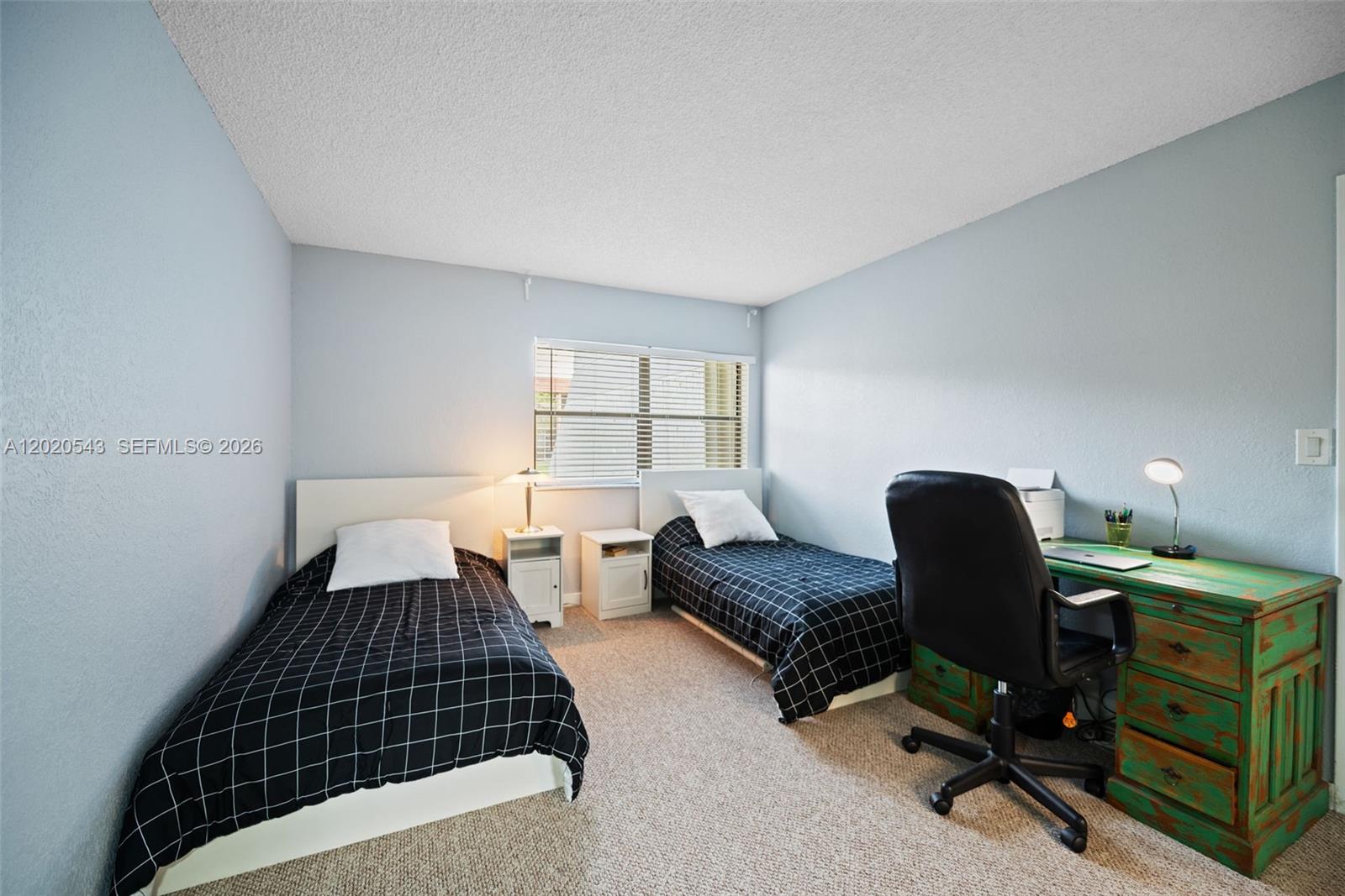 BUILDING SIX OF RACQUET C - Residential
