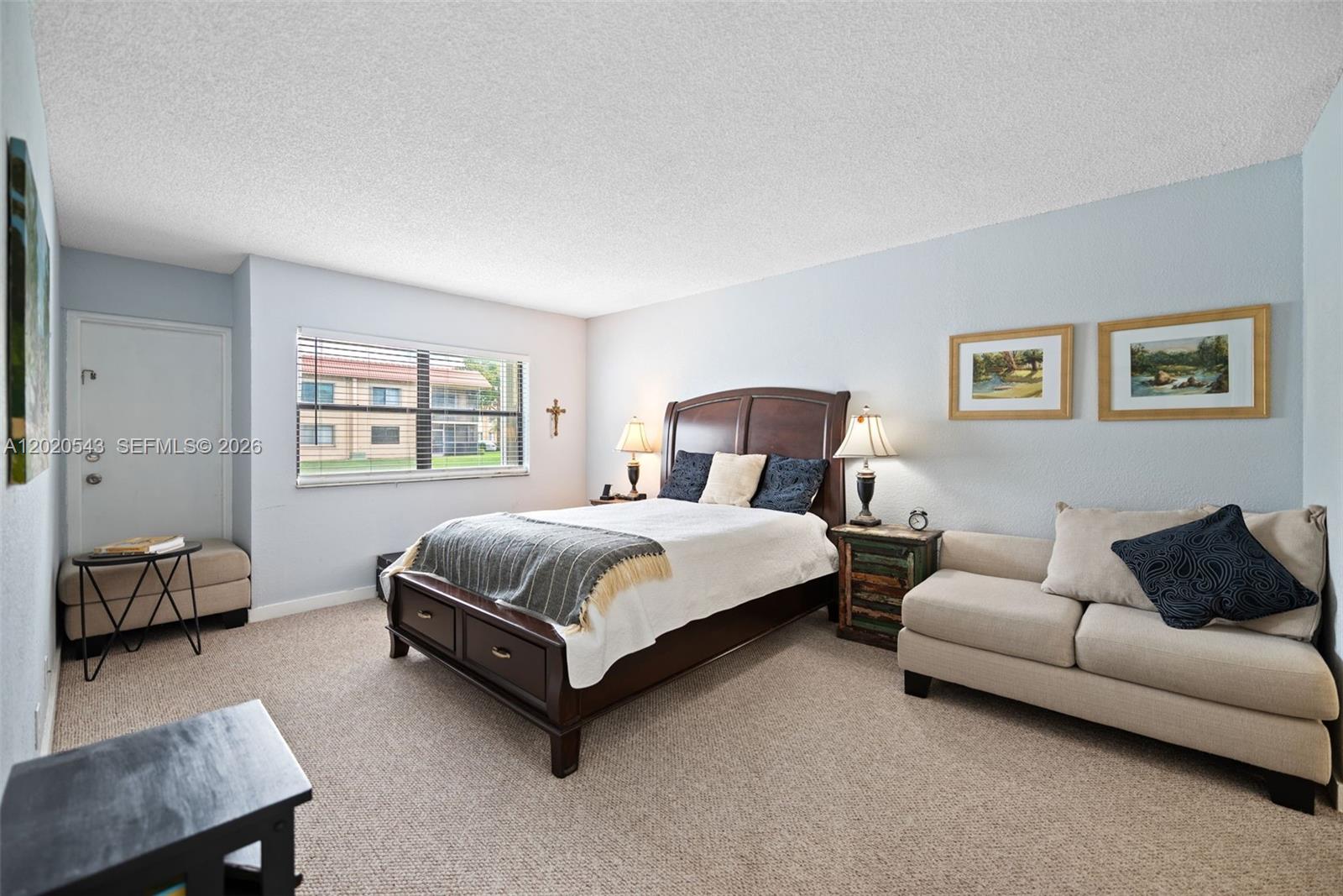 BUILDING SIX OF RACQUET C - Residential