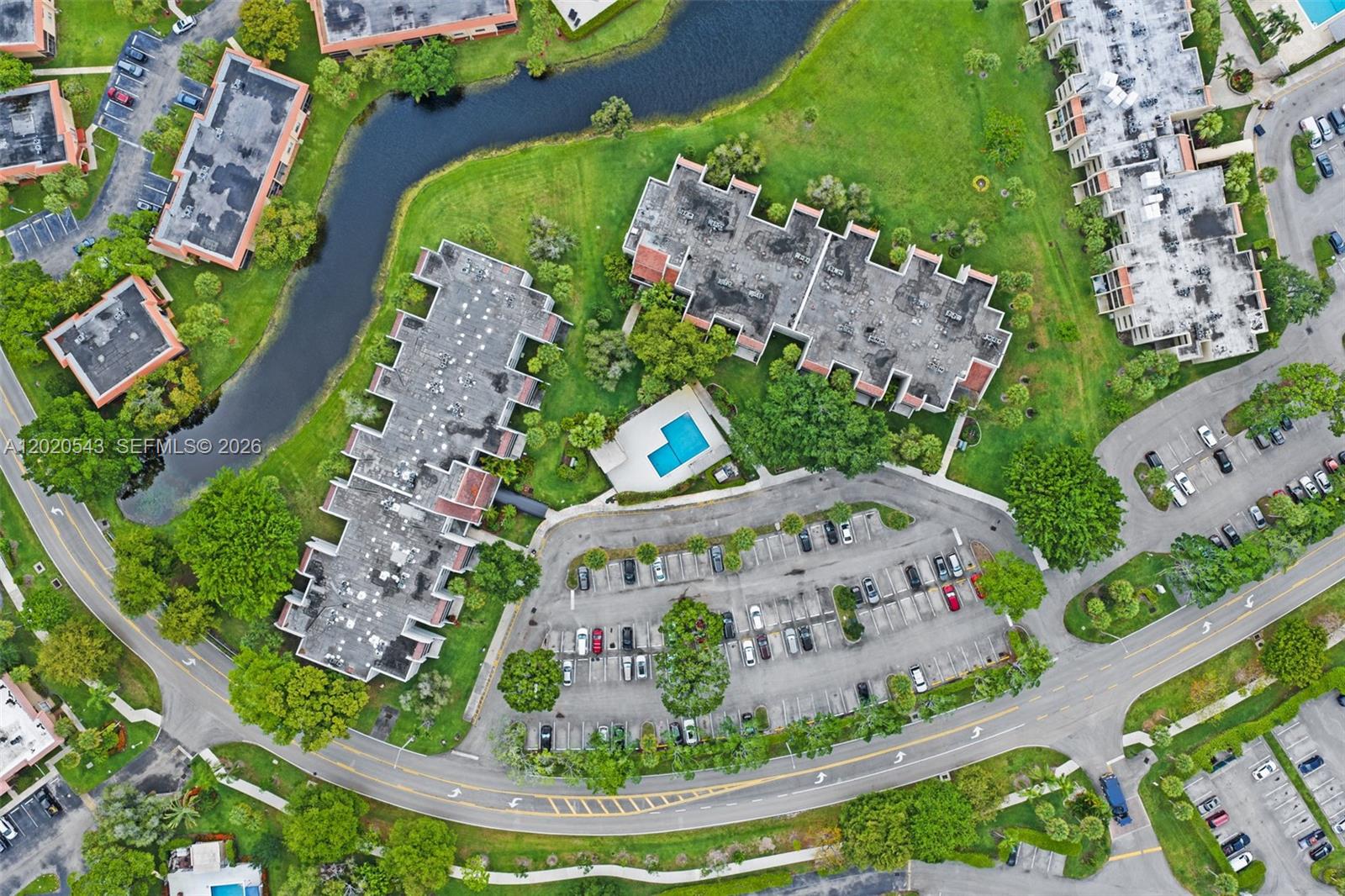BUILDING SIX OF RACQUET C - Residential