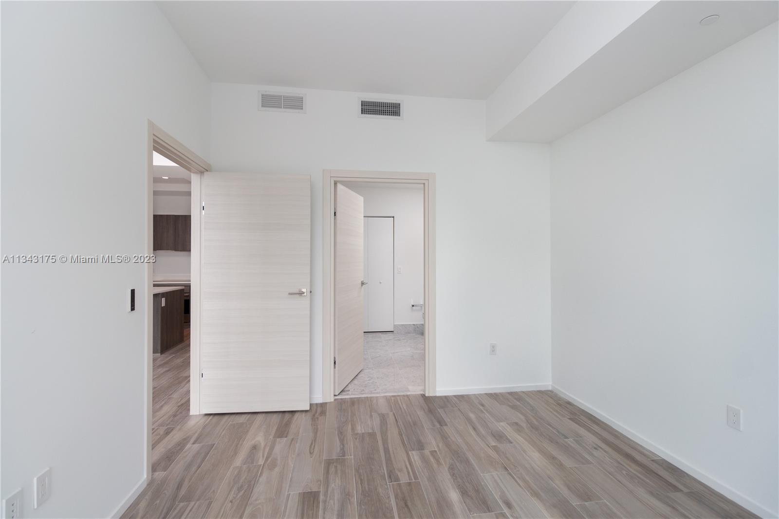 Photo 18 of 23 of 801 S Miami Ave 4906 condo