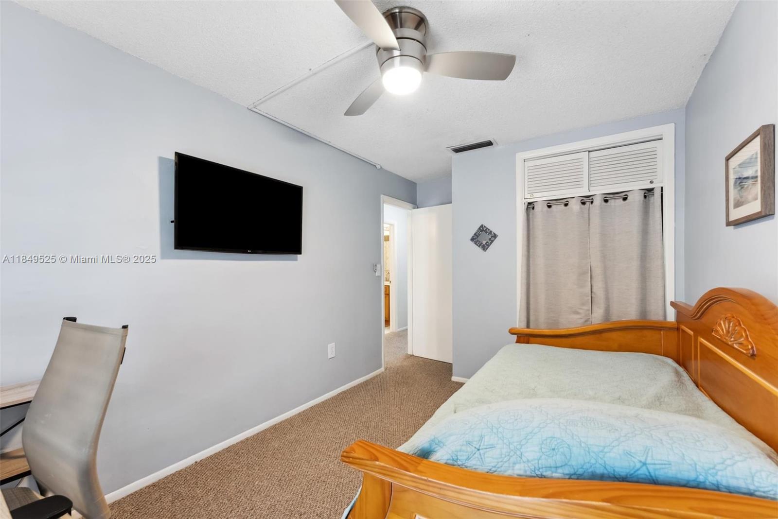 HOLLYWOOD GARDENS CONDOMI - Residential Lease