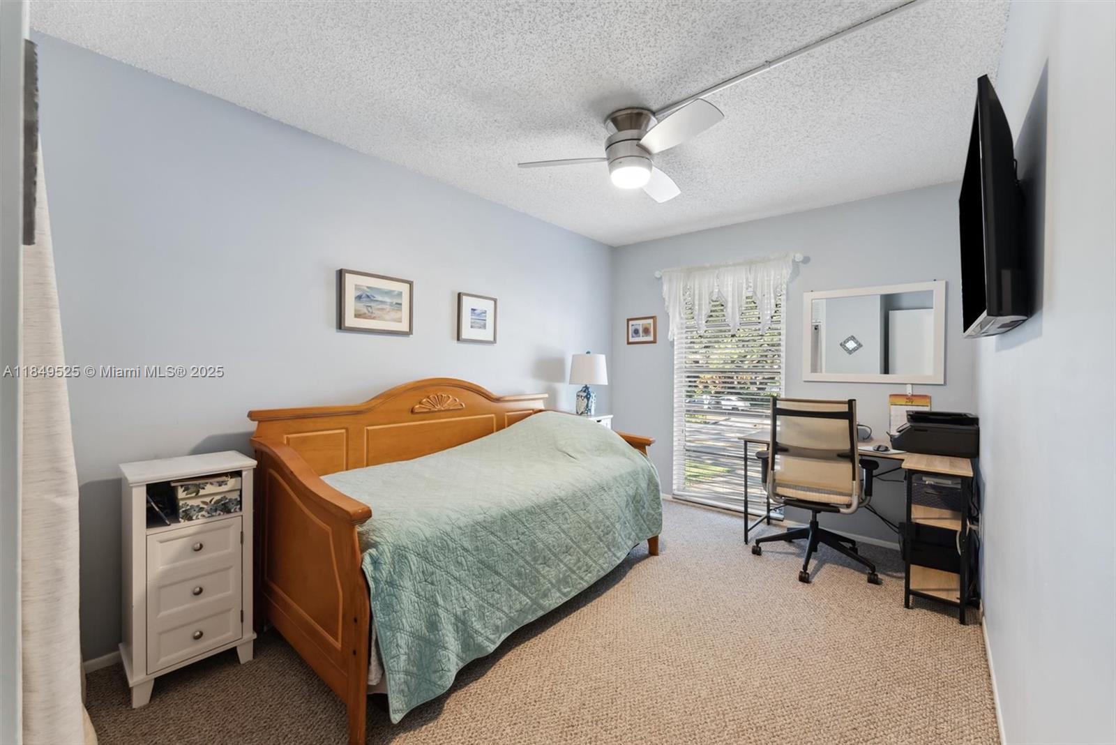 HOLLYWOOD GARDENS CONDOMI - Residential Lease