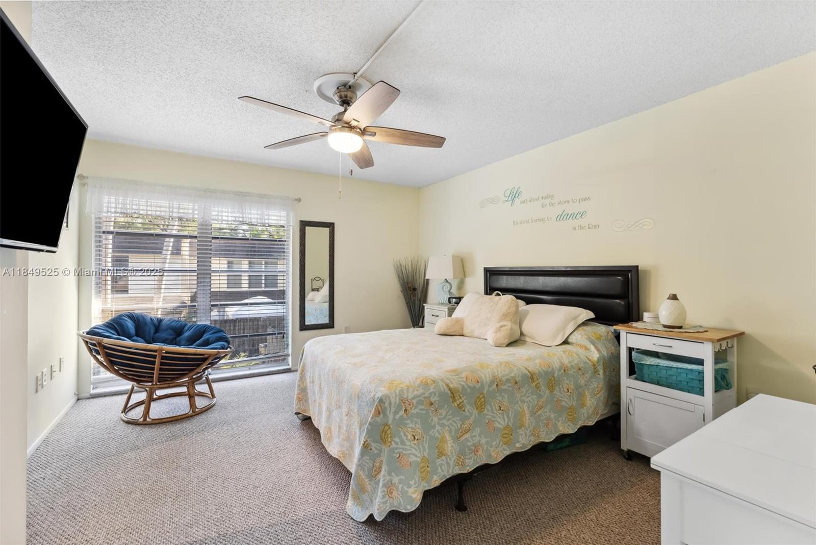 HOLLYWOOD GARDENS CONDOMI - Residential Lease