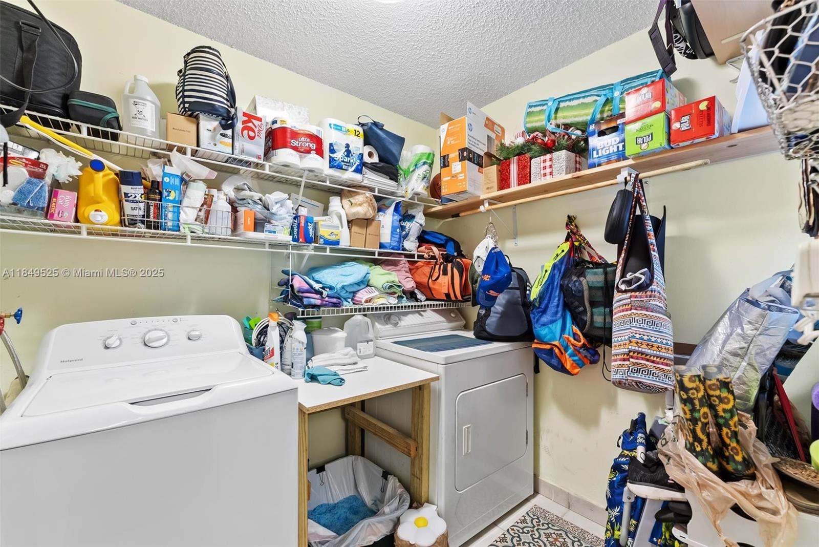 HOLLYWOOD GARDENS CONDOMI - Residential Lease