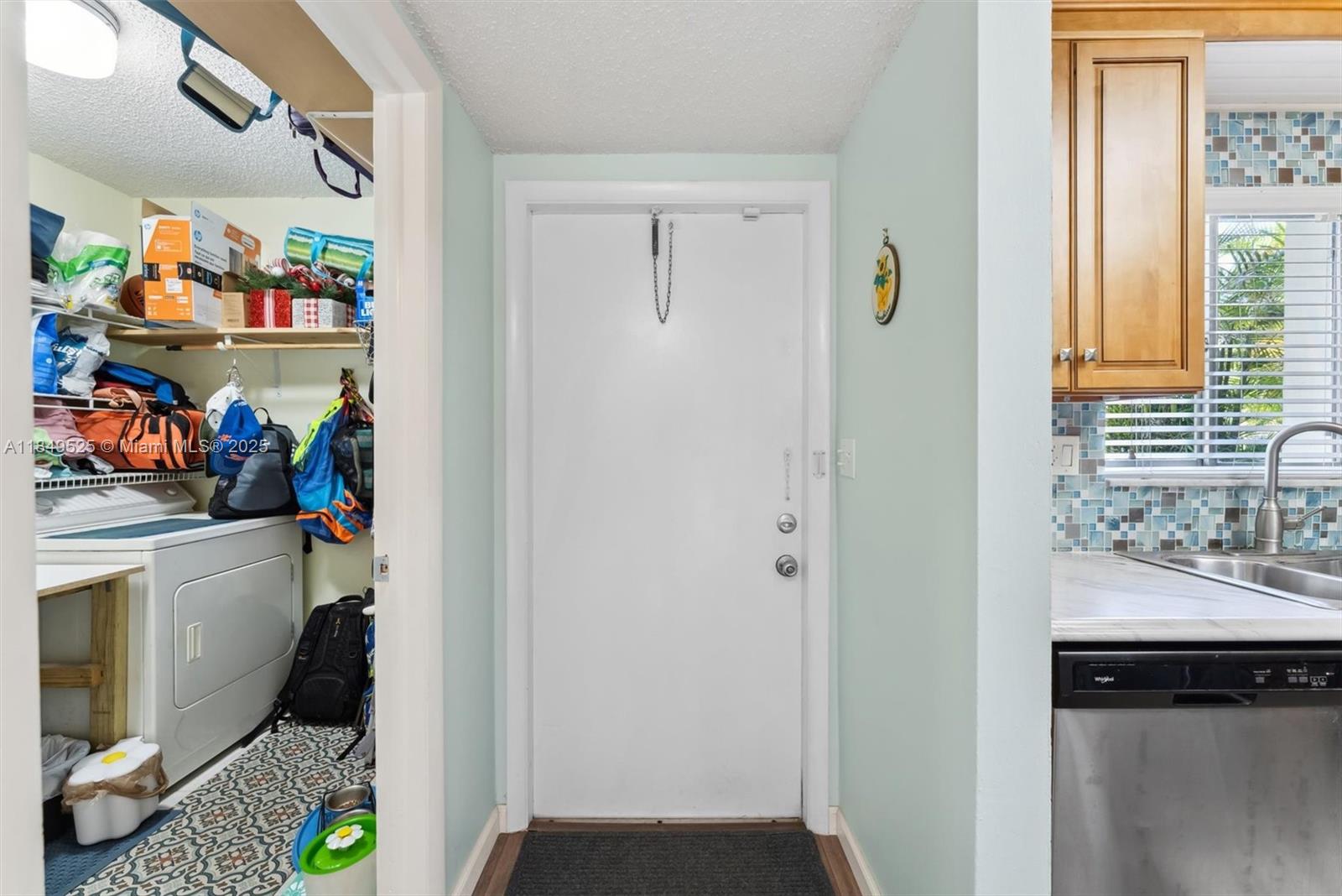 HOLLYWOOD GARDENS CONDOMI - Residential Lease