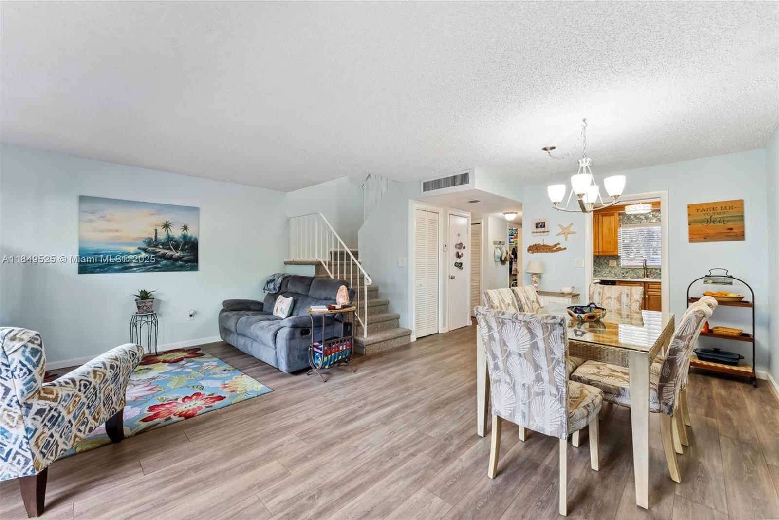 HOLLYWOOD GARDENS CONDOMI - Residential Lease