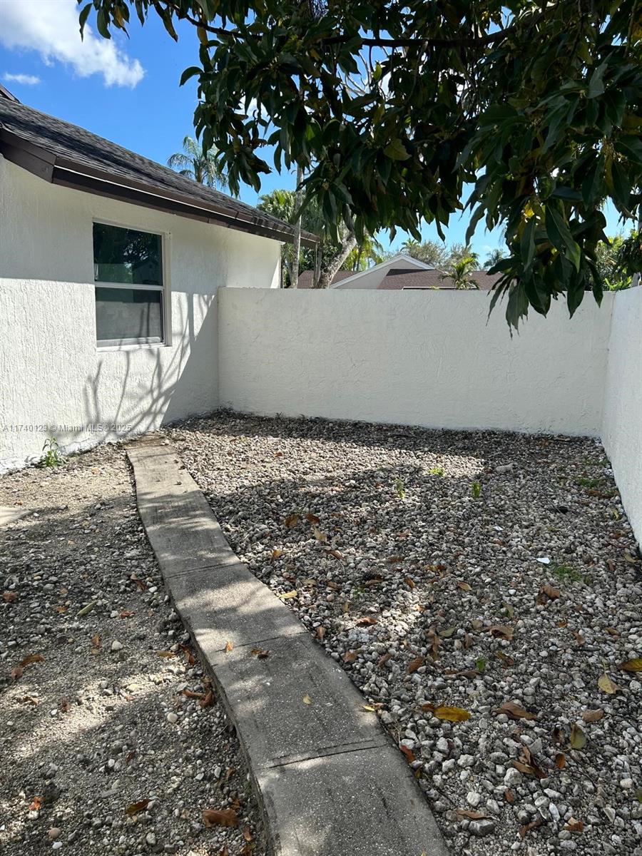 WEITZER SHAUNA MEADOWS SE - Residential