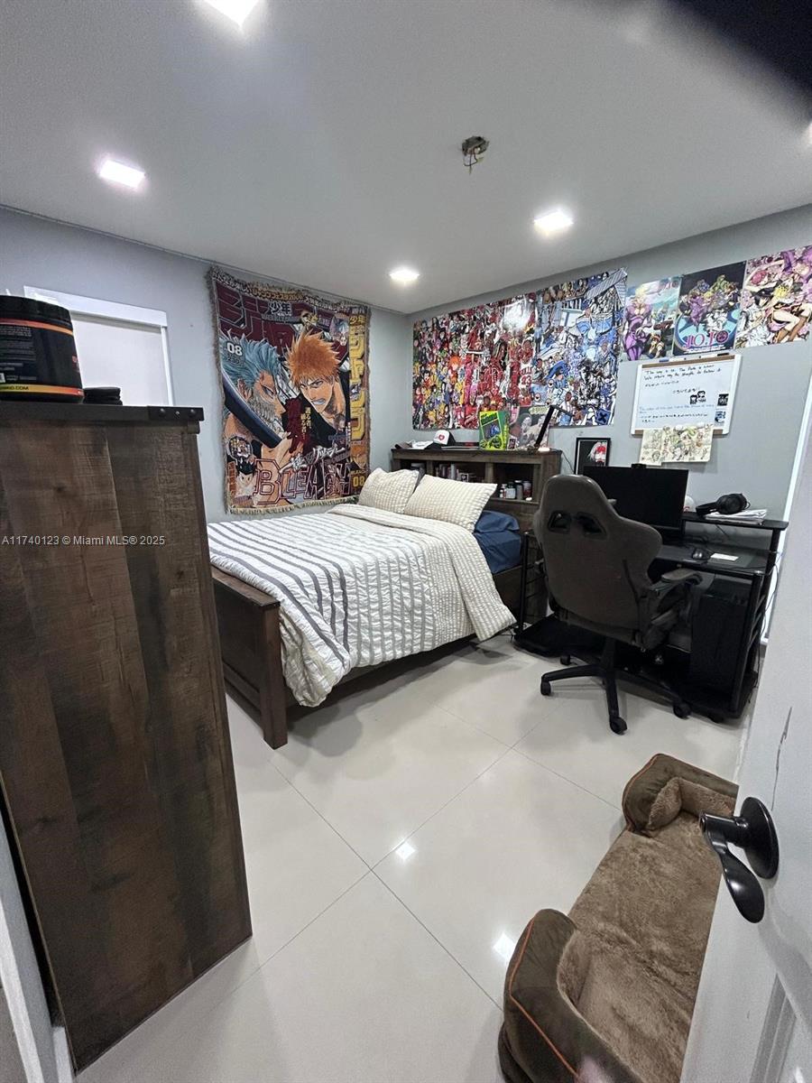 WEITZER SHAUNA MEADOWS SE - Residential