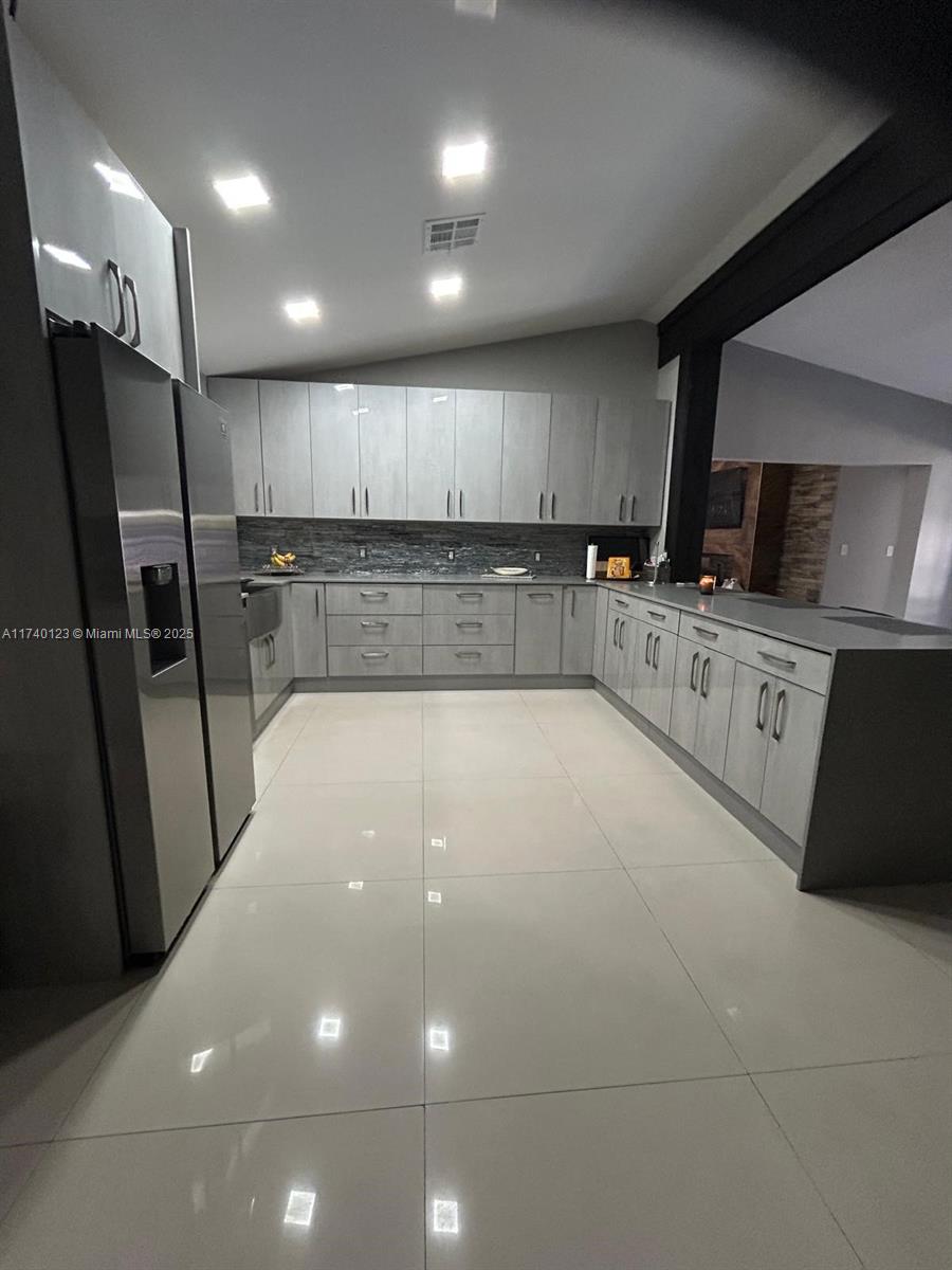 WEITZER SHAUNA MEADOWS SE - Residential