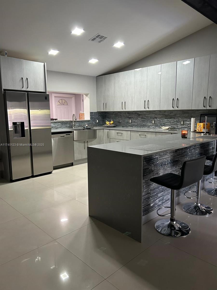WEITZER SHAUNA MEADOWS SE - Residential
