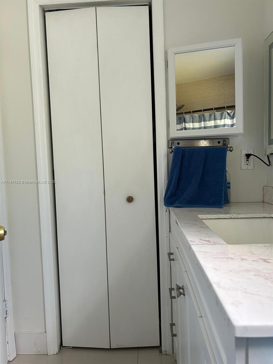 WEITZER SHAUNA MEADOWS SE - Residential