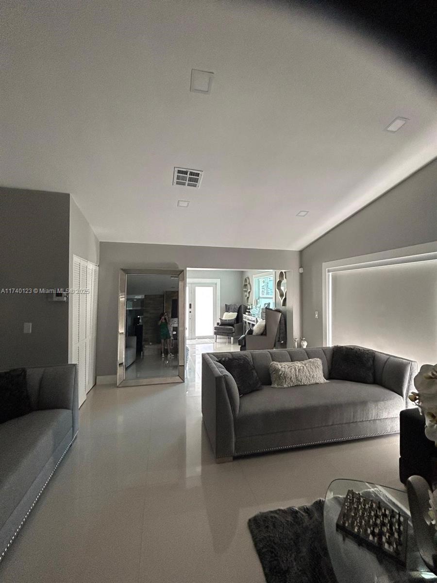 WEITZER SHAUNA MEADOWS SE - Residential