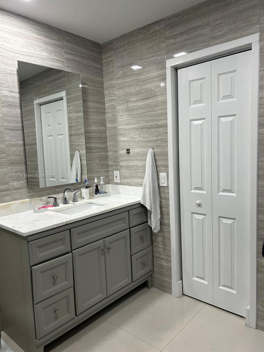 WEITZER SHAUNA MEADOWS SE - Residential