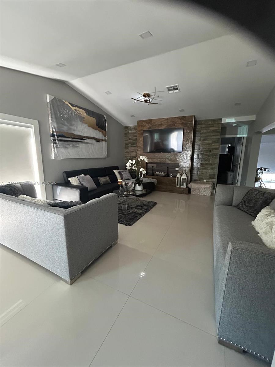 WEITZER SHAUNA MEADOWS SE - Residential