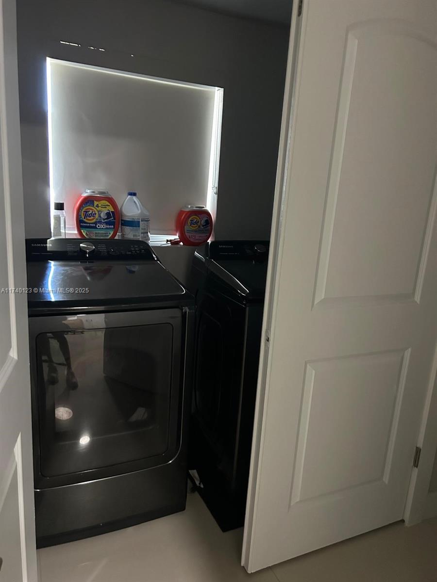 WEITZER SHAUNA MEADOWS SE - Residential