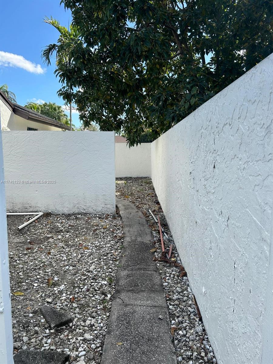 WEITZER SHAUNA MEADOWS SE - Residential