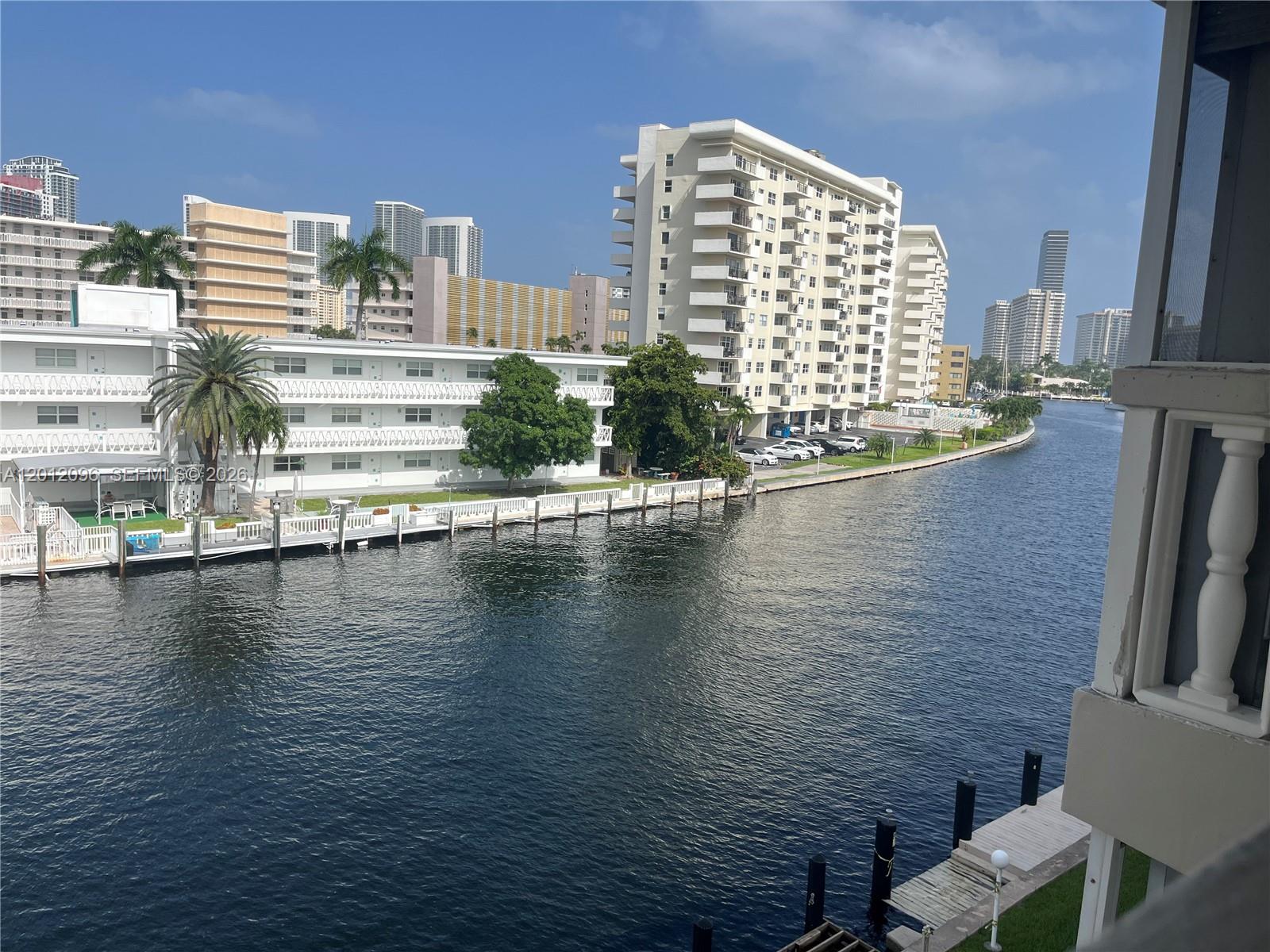 440 Paradise Isle Blvd 406