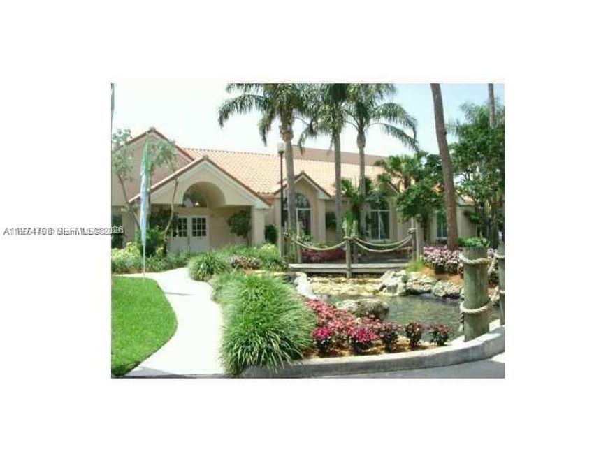 Nice 2 bedroom/2 Baths corner unit with vaulted ceilings. This bright and spacious apartment offers an open layout with plenty of natural light and a comfortable living space. Split bedroom plan, laminated floors, washer and dryer. This pet friendly community offers: 2 pools, spa, fitness center, tennis court and more. 620 minimum Credit per HOA. Tenant in place until August 2026.