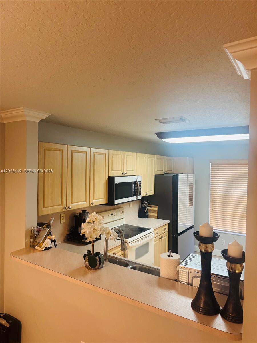 MELROSE POINT CONDO - Residential